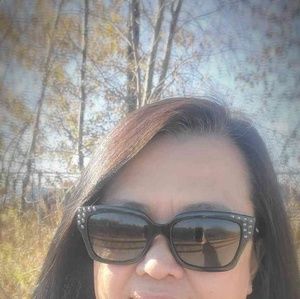 Meet your Posher, Nena